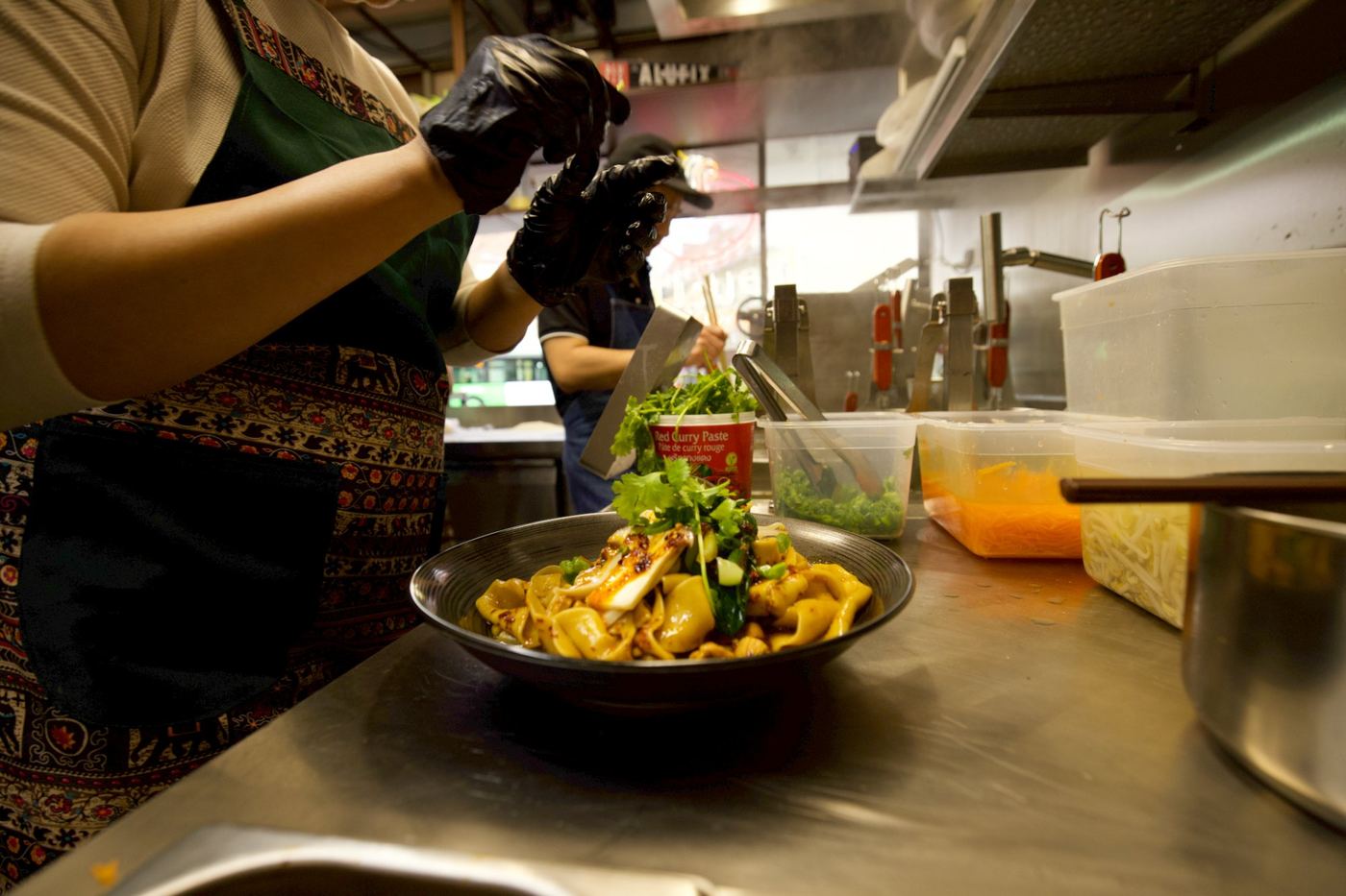 Biang-Biang-Nudeln mit Chiliöl und Koriander