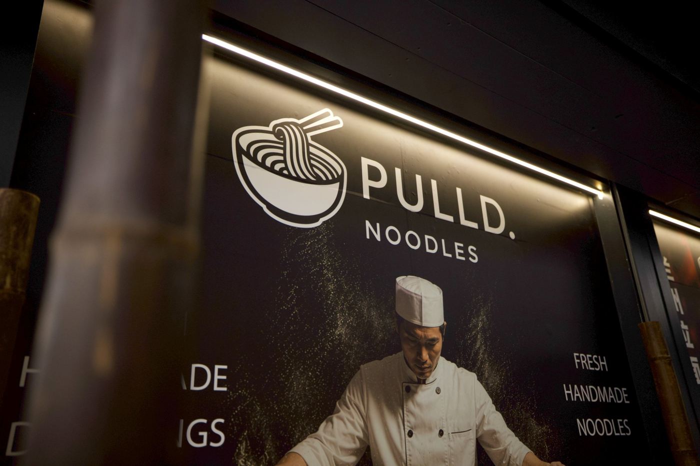 Fresh handmade noodles – Plakat mit Logo